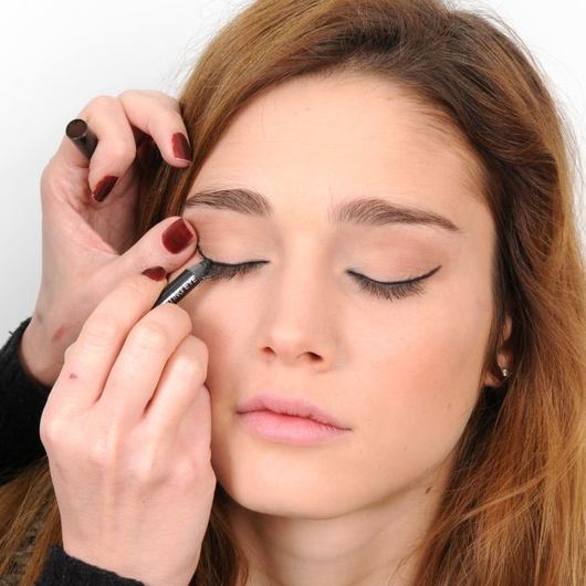 http://www.tlife.gr/files/Image/BEAUTY/2011/HOWTOPROSOPO/CATTY_EYES/resized/2_530_530.jpg