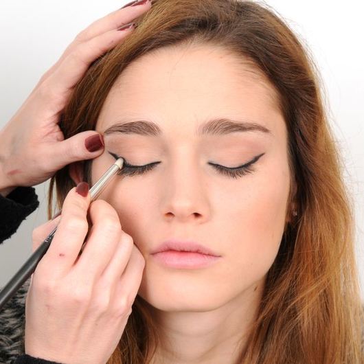 http://www.tlife.gr/files/Image/BEAUTY/2011/HOWTOPROSOPO/CATTY_EYES/resized/3_530_530.jpg