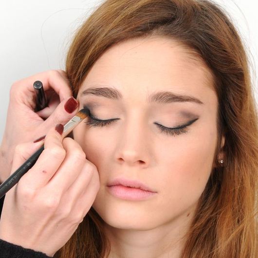 http://www.tlife.gr/files/Image/BEAUTY/2011/HOWTOPROSOPO/CATTY_EYES/resized/4_530_530.jpg