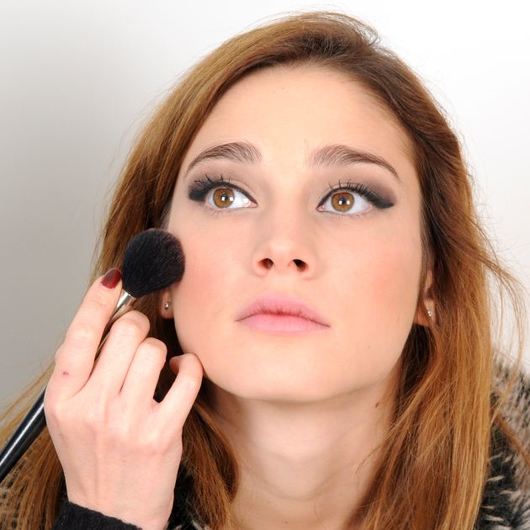 http://www.tlife.gr/files/Image/BEAUTY/2011/HOWTOPROSOPO/CATTY_EYES/resized/9_530_530.jpg