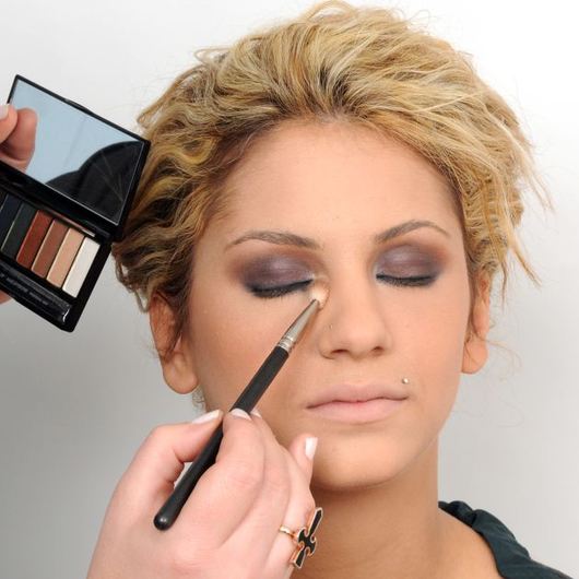 http://www.tlife.gr/files/Image/BEAUTY/2011/HOWTOPROSOPO/PALETA_SMOKY/resized/10_530_530.jpg