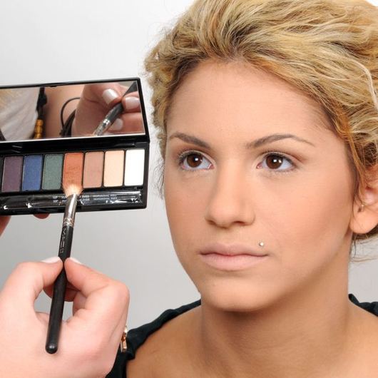 http://www.tlife.gr/files/Image/BEAUTY/2011/HOWTOPROSOPO/PALETA_SMOKY/resized/1_530_530.jpg