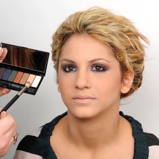 http://www.tlife.gr/files/Image/BEAUTY/2011/HOWTOPROSOPO/PALETA_SMOKY/resized/8_530_530.jpg