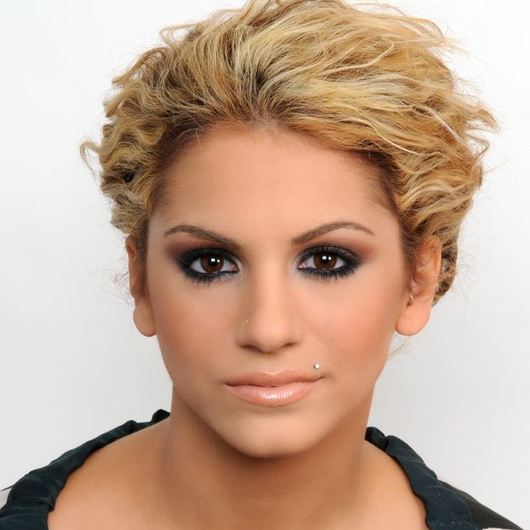 http://www.tlife.gr/files/Image/BEAUTY/2011/HOWTOPROSOPO/PALETA_SMOKY/resized/telikh!_530_530.jpg