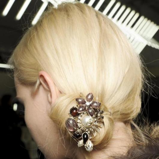 http://www.tlife.gr/files/Image/BEAUTY/2011/TRENDS/HAIR2012/resized/chanel_baw1112_016_s_530_530.jpg