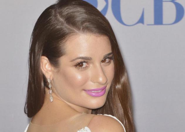 OMG! Το κραγιόν της Lea Michelle (και ξέρουμε ακριβώς ποια απόχρωση φοράει)!