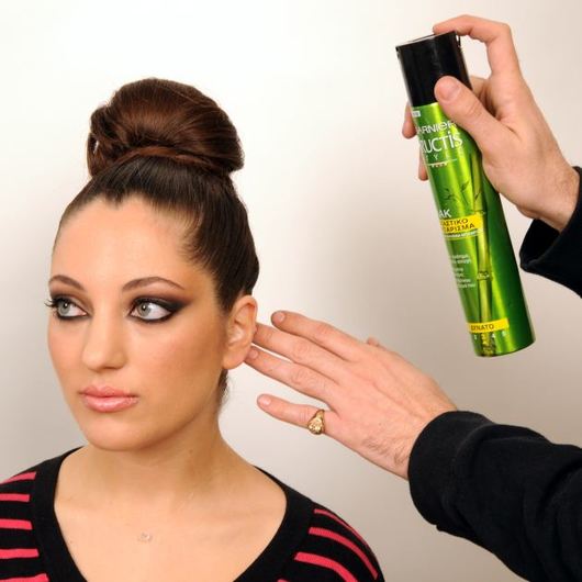 http://www.tlife.gr/files/Image/BEAUTY/2012/HOW_TO_HAIR/TOP_KNOT_PLEKSIDA/resized/11_530_530.jpg