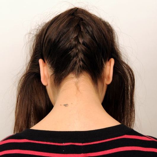 http://www.tlife.gr/files/Image/BEAUTY/2012/HOW_TO_HAIR/TOP_KNOT_PLEKSIDA/resized/3_530_530.jpg