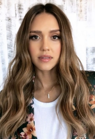 Το μυστικό της Jessica Alba που κάνει αποβραδίς για να ξυπνάει το πρωί με αυτά τα μαλλιά!