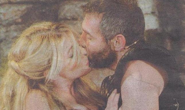 Το παθιασμένο φιλί του Αθερίδη στη Σμαράγδα!