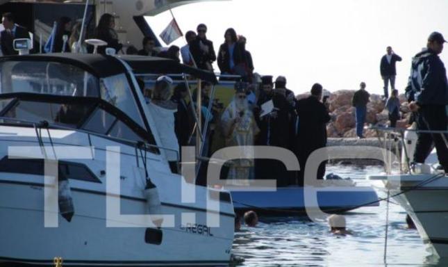 Θεοφάνεια στη Γλυφάδα: Και ο Δεσπότης ήταν στο κότερο!