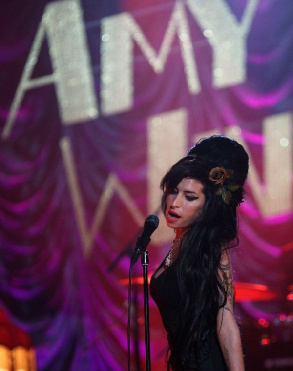 amy15 A. Winehouse: Η ραγδαία άνοδος, η τραγική πτώση και ο αναμενόμενος θάνατος!