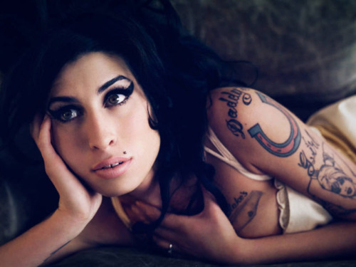 telos A. Winehouse: Η ραγδαία άνοδος, η τραγική πτώση και ο αναμενόμενος θάνατος!