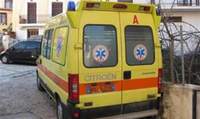 Το ασθενοφόρο που την παρέλαβε μετά το τρακάρισμα... τράκαρε!