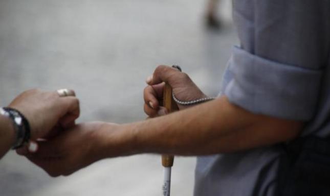 Έπιασαν εμπόρους ανθρώπινων ψυχών στη Λάρισα - Τους έφερναν απ' τη Βουλγαρία και τους έβαζαν να ζητιανεύουν!