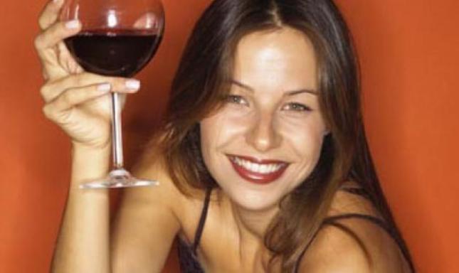Πότες γένους θηλυκού: Γιατί οι γυναίκες τα τσούζουν ;