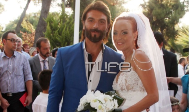 Παντρεύτηκε ο τραγουδιστής Ιωακείμ Φωκάς! Δείτε το άλμπουμ του γάμου τους