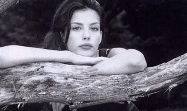 Liv Tyler: Δηλώνει ξεμυαλισμένη από το νεογέννητο γιο της! Δες τη νέα φωτογραφία του!