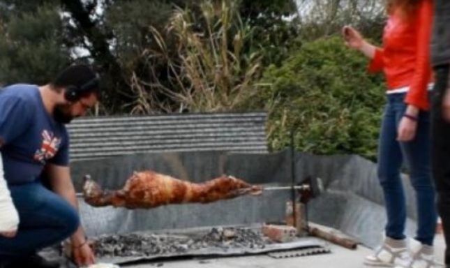 Αυτό πρέπει να το δεις! Φοιτητές κατάφεραν να γυρίσουν τη σούβλα με τη σκέψη τους