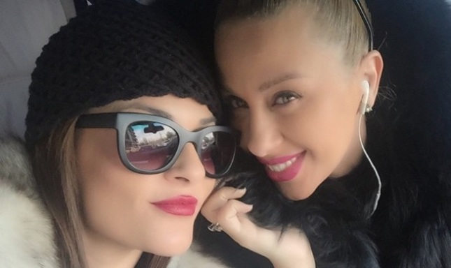 Γωγώ Μαστροκώστα: Σε fashion show με την κουμπάρα της! Φωτογραφίες