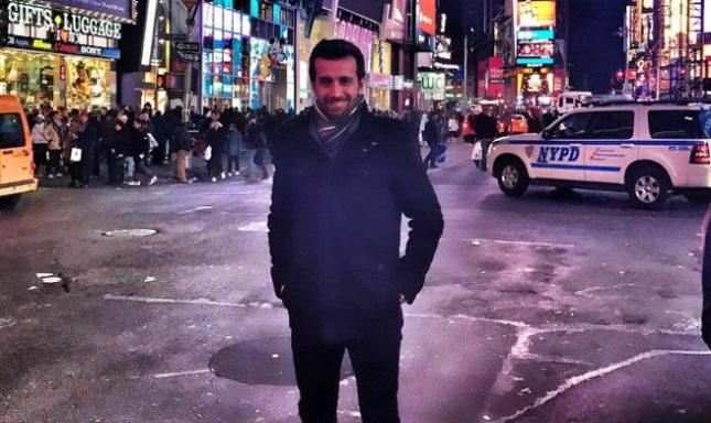 Θάνος Πετρέλης: Μας ταξιδεύει στην Times Square της Νέας Υόρκης! Βίντεο