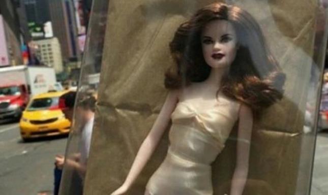 Η Caitlyn Jenner κυκλοφορεί και σε κούκλα!