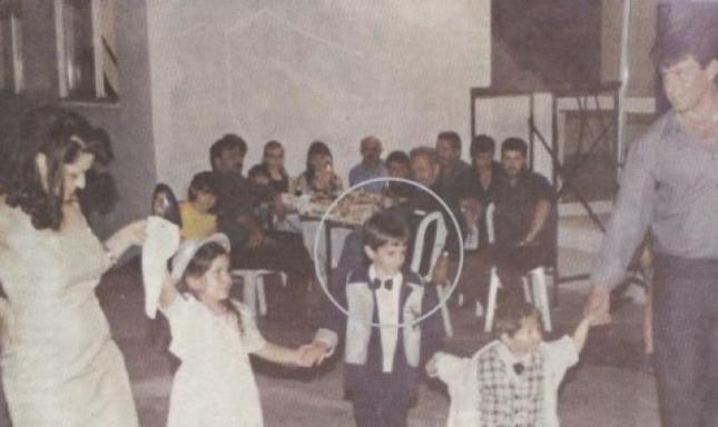 Φωτογραφίες απο οικογενειακές στιγμές του Βαγγέλη Γιακουμάκη - Οι αποκαλύψεις για τα καψόνια