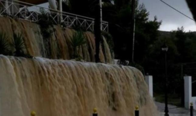 Κεφαλονιά: Σφοδρή καταιγίδα “πνίγει” το νησί - Κινδυνεύουν άνθρωποι