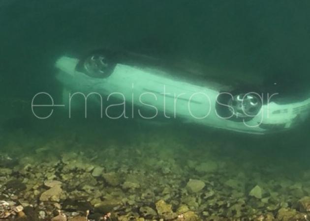 Νεκρή 29χρονη σε τροχαίο στην Αμφιλοχία - Συγκλονιστικές εικόνες από το σημείο της τραγωδίας