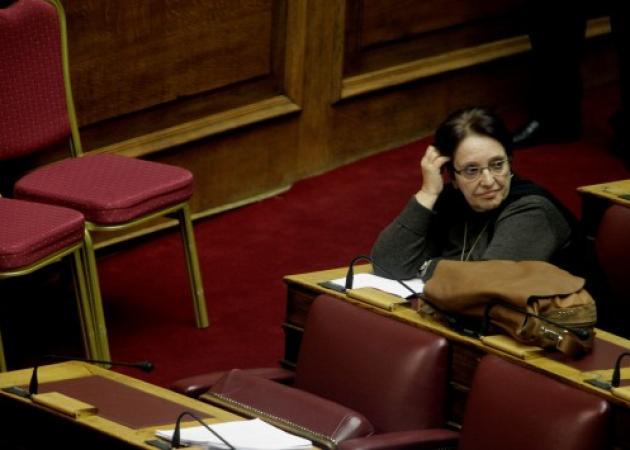 H Αλέκα Παπαρήγα στην πορεία του ΠΑΜΕ με το εγγονάκι της