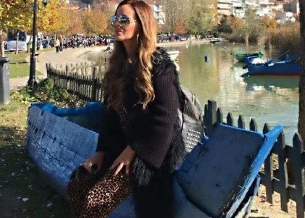 Ιωάννα Λίλη: Ποζάρει με... καλοκαιρινή διάθεση στον τεράστιο κήπο της!