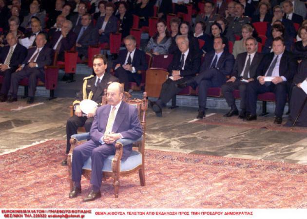 Κηδεία Κωστή Στεφανόπουλου: 21 κανονιοβολισμοί από τον Λυκαβηττό