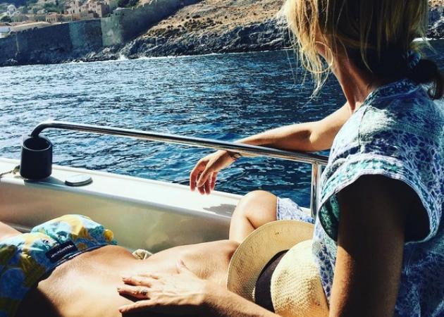 Τζένη Μπαλατσινού: Οι ξέγνοιαστες στιγμές με τον γιο της στη Μονεμβασιά!