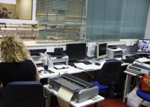 Σύρος: Χαμός στην εφορία – Εισβολή με κουζινομάχαιρο για να πετύχει διακανονισμό των οφειλών του!