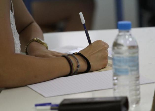 Πάτρα: Βρήκαν τον «εγκέφαλο» της μαζικής αντιγραφής – Η ταρίφα ανά εργασία και το «ντόμινο»