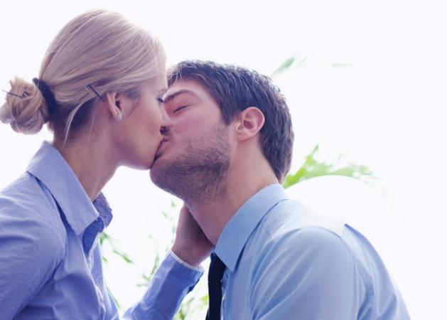 LOVE TRICKS! Ποια τακτική ακολουθεί -σύμφωνα με το ζώδιό του- για να τον ερωτευθείς;