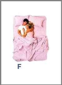 src=/files/Image/SxeseisKaiSex/2014/LOVEQUIZ/couples_sleeping_positions_6.jpg
