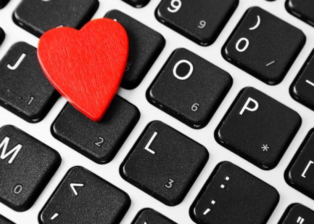 In a relationship! 5 λόγοι που ένας άνδρας αλλάζει το status του στο facebook...