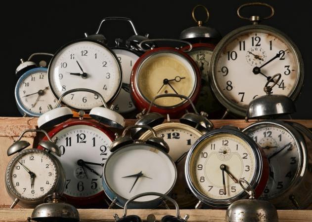 Ένας άντρας εγκλωβισμένος ανάμεσα στο παρελθόν, το παρόν και το μέλλον...