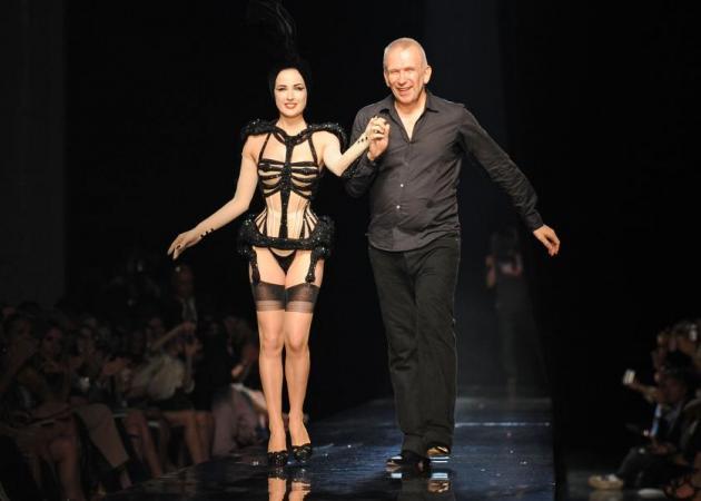 Η Dita γδύθηκε με Gaultier