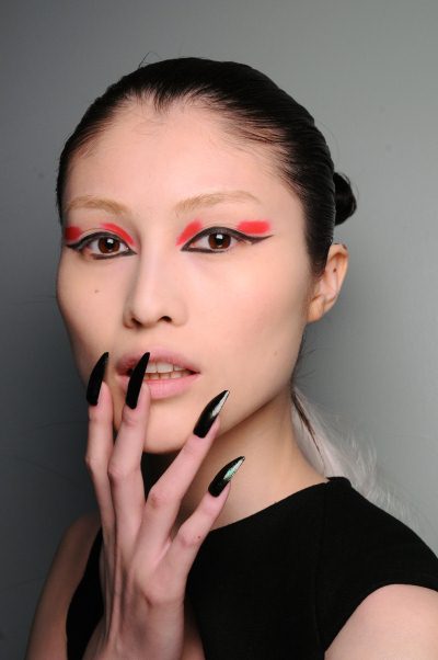 src=/files/Image/BEAUTY/2012/BEAUTY_NEWS/NOVEBER/16_11/mugler_baw1213_025.jpg