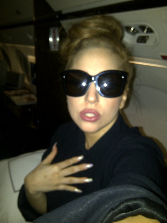 src=/files/Image/BEAUTY/2012/BEAUTY_NEWS/SEPTEMBER/13_9/ladygagafront.jpg