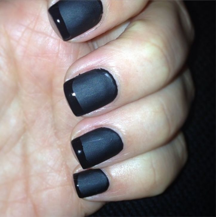 src=/files/Image/BEAUTY/2013/BEAUTY_NEWS/JANUARY/29_1/kim-kardashian-manicure-w724.jpg