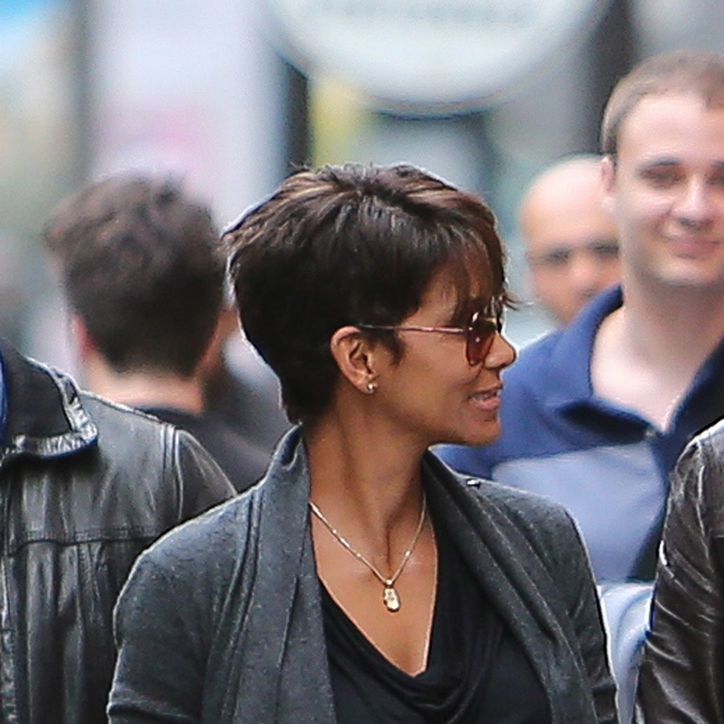 src=/files/Image/BEAUTY/2013/BEAUTY_NEWS/JUNE/12_6/halleberry2.jpg