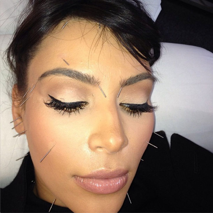 src=/files/Image/BEAUTY/2013/BEAUTY_NEWS/MARCH/26_3/KARDASHIAN.jpg