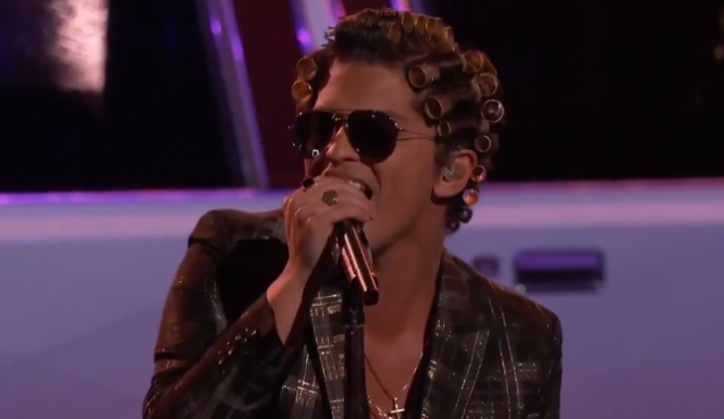 src=/files/Image/BEAUTY/2014/BEAUTY_NEWS/DECEMBER/17_12/Bruno-Mars-Golden-Curlers-665x385.png