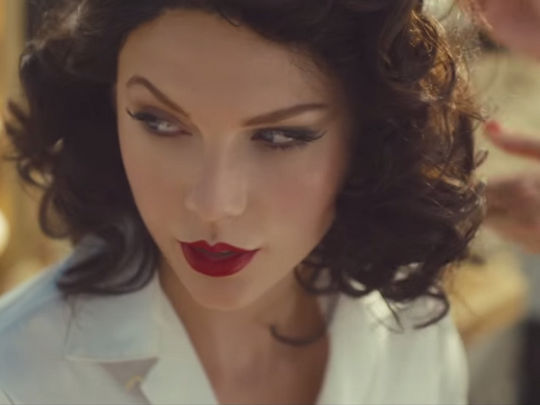 src=/files/Image/BEAUTY/2015/BEAUTY_NEWS/AUGUST/31_8/taylor-swift-brunette-w540.jpg