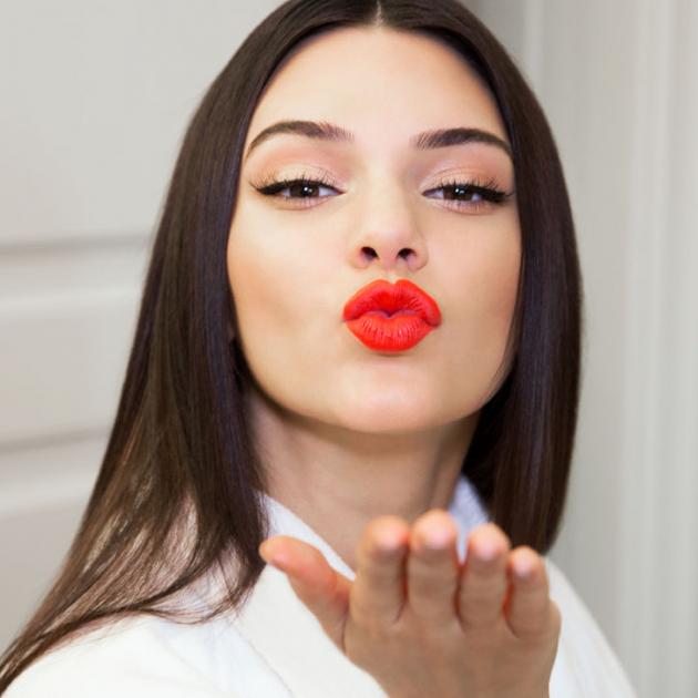 src=/files/Image/BEAUTY/2015/BEAUTY_NEWS/JUNE/23_6/KENDALL_LIPSTICK.jpg