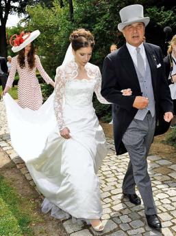 Η Βίκυ Λέανδρος πάντρεψε την κόρη της! Φωτογραφίες