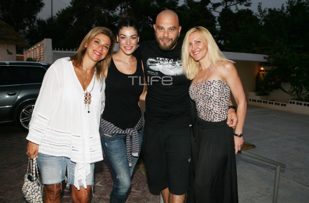 src=/files/Image/NEWS/2013/IOUNIOS/28-06/1/elena_paparizou5.jpg